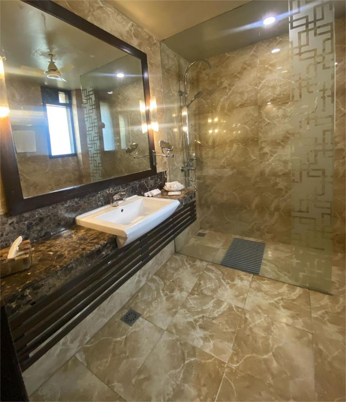 ​Justa Gurgaon Hotel Exterior photo